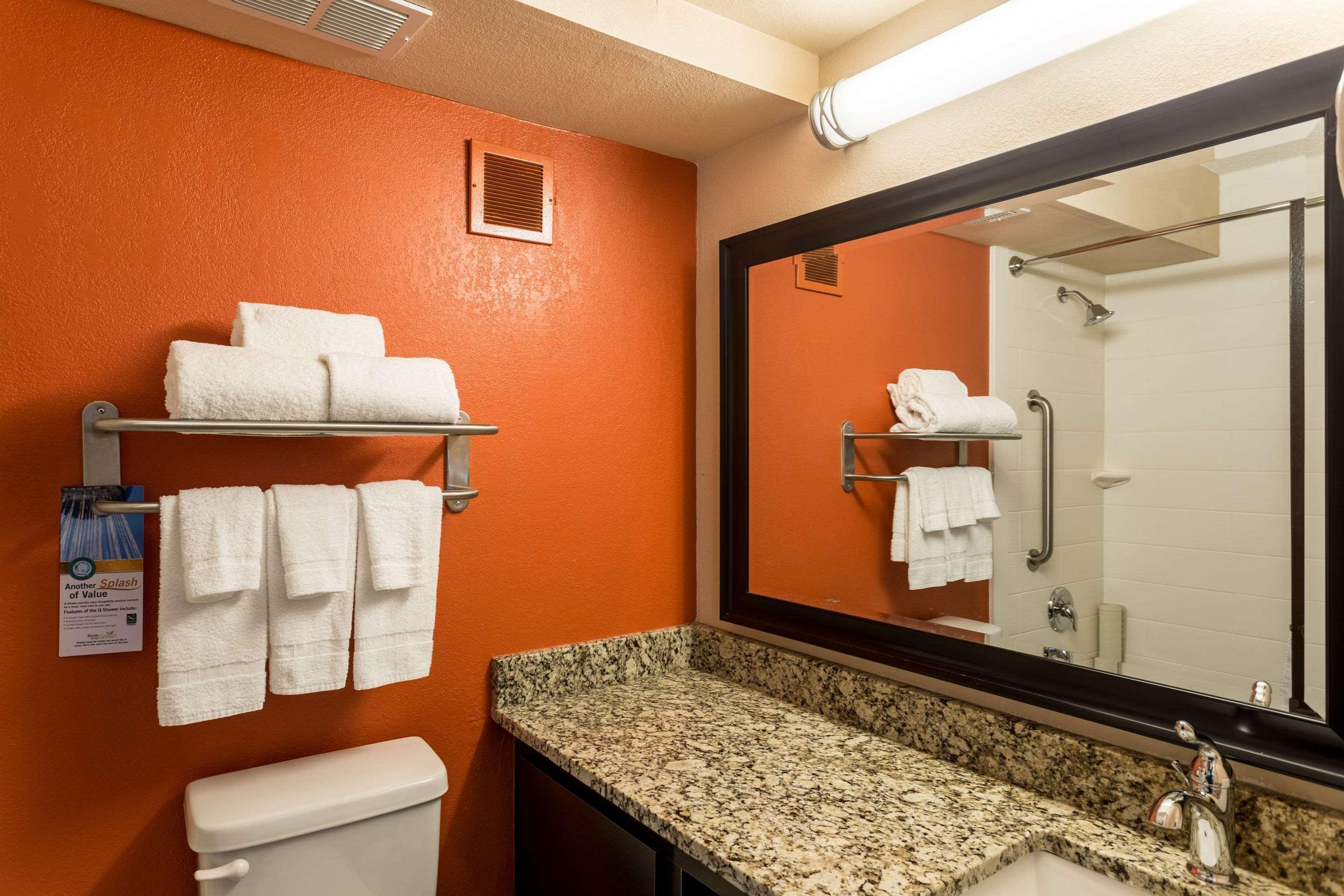 Comfort & Downtown - Stadium Hotel 2*