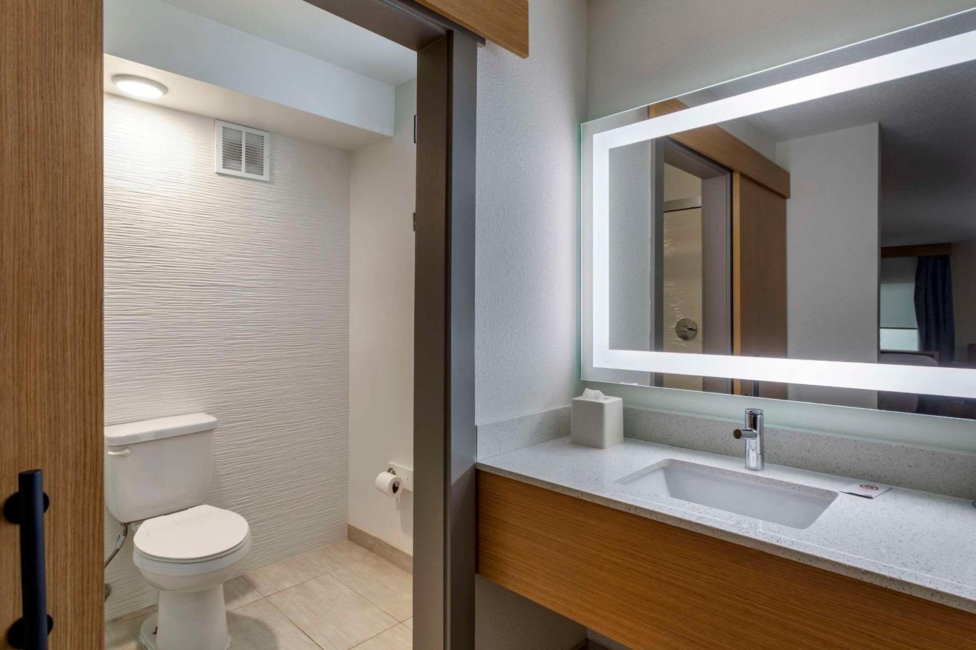 Comfort & Downtown - Stadium Hotel Nashville
