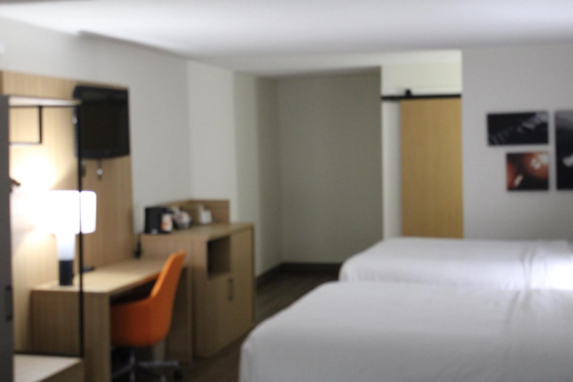 Comfort & Downtown - Stadium Hotel Nashville