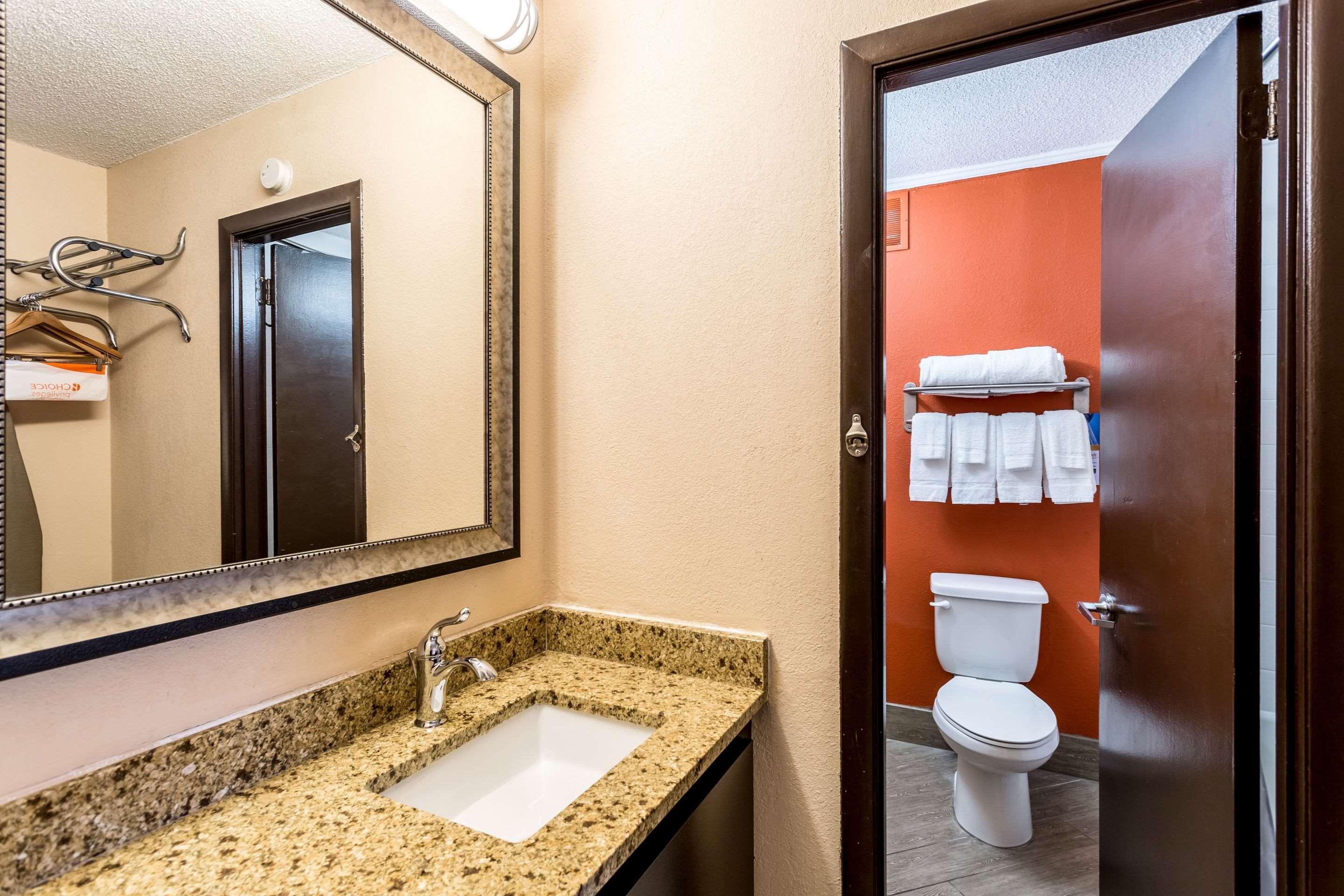 Comfort & Downtown - Stadium Hotel