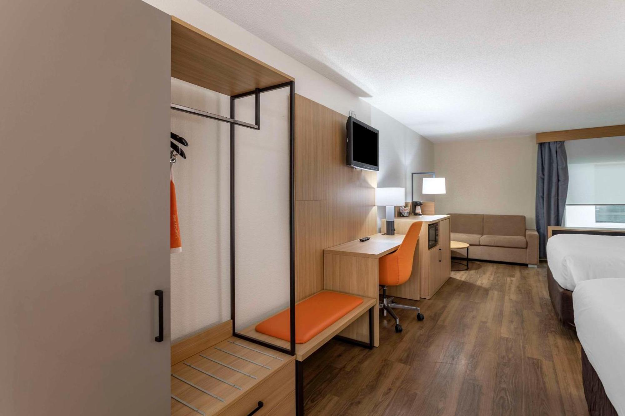 Hotel Comfort & Downtown - Stadium 2*